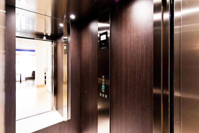 Le Theatre Hotell Suresnes Eksteriør bilde